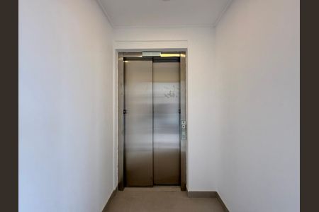 Apartamento à venda com 270m², 4 quartos e 4 vagas Apartamento à venda com 270m², 4 quartos e 4 vagasHall Social Apartamento