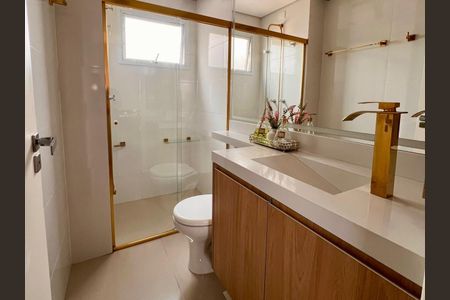 Apartamento à venda com 77m², 2 quartos e 2 vagas Apartamento à venda com 77m², 2 quartos e 2 vagasBanheiro da Suíte