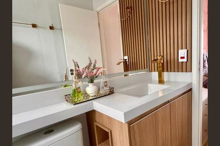 Apartamento à venda com 77m², 2 quartos e 2 vagas Apartamento à venda com 77m², 2 quartos e 2 vagasBanheiro da Suíte