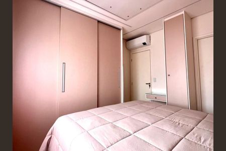 Apartamento à venda com 77m², 2 quartos e 2 vagas Apartamento à venda com 77m², 2 quartos e 2 vagasSuíte