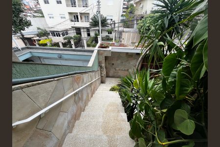 Casa à venda com 162m², 2 quartos e 3 vagasEscada