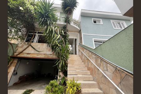 Casa à venda com 162m², 2 quartos e 3 vagasEscada