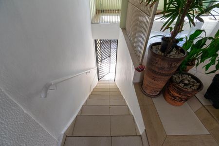 Casa para alugar com 35m², 1 quarto e sem vaga Casa para alugar com 35m², 1 quarto e sem vagaEscada