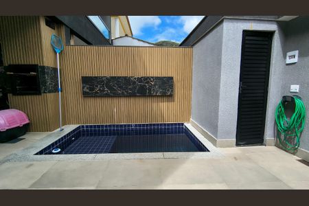 Casa de condomínio à venda com 196m², 3 quartos e 1 vaga Casa de condomínio à venda com 196m², 3 quartos e 1 vagaQuintal