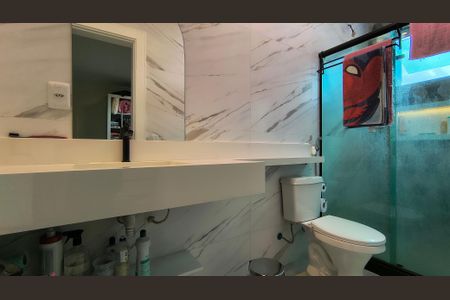 Casa de condomínio à venda com 196m², 3 quartos e 1 vaga Casa de condomínio à venda com 196m², 3 quartos e 1 vagaBanheiro da Suíte 1