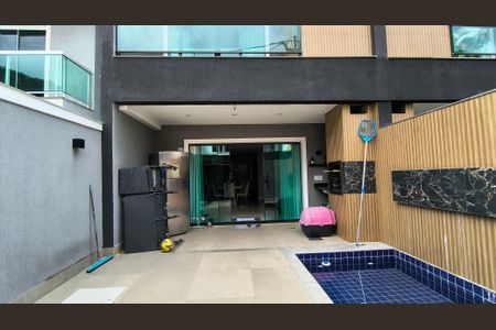 Casa de condomínio à venda com 196m², 3 quartos e 1 vaga Casa de condomínio à venda com 196m², 3 quartos e 1 vagaQuintal