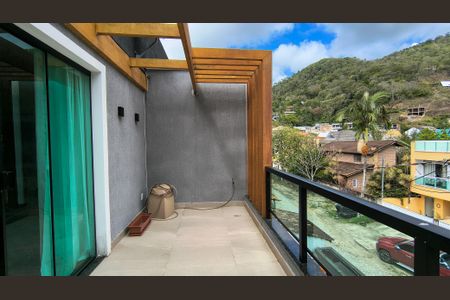 Casa de condomínio à venda com 196m², 3 quartos e 1 vaga Casa de condomínio à venda com 196m², 3 quartos e 1 vagaVaranda da Suíte 1