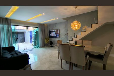 Sala de casa de condomínio à venda com 3 quartos, 196m² em Vargem Grande, Rio de Janeiro