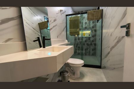 Casa de condomínio à venda com 196m², 3 quartos e 1 vaga Casa de condomínio à venda com 196m², 3 quartos e 1 vagaBanheiro da Suíte 2