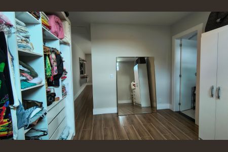 Casa de condomínio à venda com 196m², 3 quartos e 1 vaga Casa de condomínio à venda com 196m², 3 quartos e 1 vagaCloset da Suíte 1