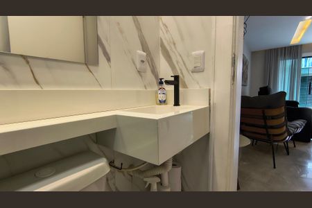 Casa de condomínio à venda com 196m², 3 quartos e 1 vaga Casa de condomínio à venda com 196m², 3 quartos e 1 vagaBanheiro Social