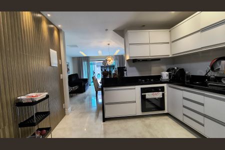 Casa de condomínio à venda com 196m², 3 quartos e 1 vaga Casa de condomínio à venda com 196m², 3 quartos e 1 vagaCozinha e Área de Serviço