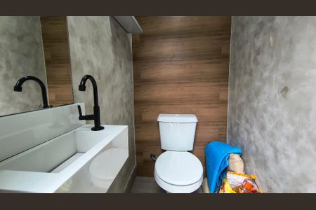 Casa de condomínio à venda com 196m², 3 quartos e 1 vaga Casa de condomínio à venda com 196m², 3 quartos e 1 vagaLavabo do Quintal