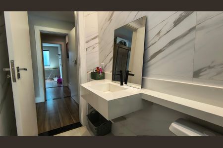 Casa de condomínio à venda com 196m², 3 quartos e 1 vaga Casa de condomínio à venda com 196m², 3 quartos e 1 vagaBanheiro da Suíte 2