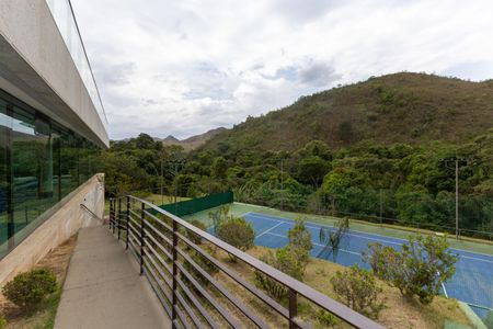 Casa de condomínio à venda com 380m², 4 quartos e 4 vagas Casa de condomínio à venda com 380m², 4 quartos e 4 vagasÁrea comum - Quadra de Tênis