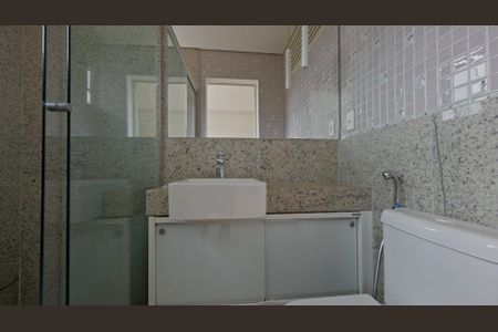 Casa de condomínio à venda com 380m², 4 quartos e 4 vagas Casa de condomínio à venda com 380m², 4 quartos e 4 vagasBanheiro da Suíte 4