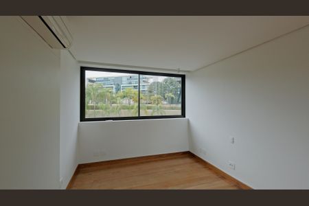 Casa de condomínio à venda com 380m², 4 quartos e 4 vagas Casa de condomínio à venda com 380m², 4 quartos e 4 vagasSuíte 2