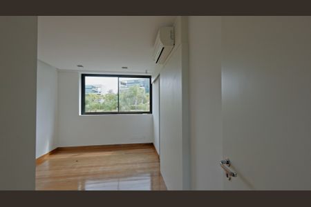 Casa de condomínio à venda com 380m², 4 quartos e 4 vagas Casa de condomínio à venda com 380m², 4 quartos e 4 vagasSuíte 4
