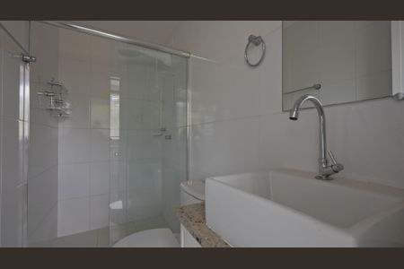 Casa de condomínio à venda com 380m², 4 quartos e 4 vagas Casa de condomínio à venda com 380m², 4 quartos e 4 vagasÁrea de Serviço