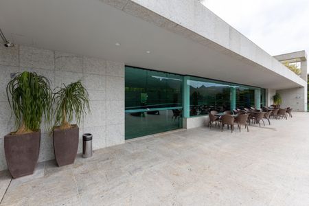 Casa de condomínio à venda com 380m², 4 quartos e 4 vagas Casa de condomínio à venda com 380m², 4 quartos e 4 vagasÁrea comum - Salão de festas