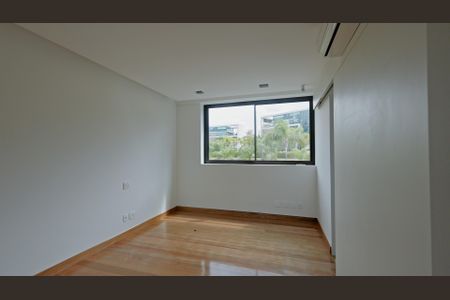 Casa de condomínio à venda com 380m², 4 quartos e 4 vagas Casa de condomínio à venda com 380m², 4 quartos e 4 vagasSuíte 4