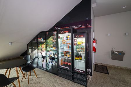 Casa de condomínio à venda com 380m², 4 quartos e 4 vagas Casa de condomínio à venda com 380m², 4 quartos e 4 vagasÁrea comum - Mercadinho