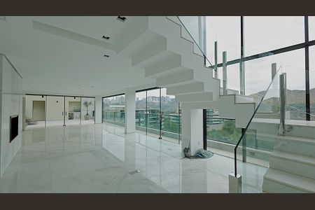 Sala de casa de condomínio à venda com 4 quartos, 380m² em Vale dos Cristais, Nova Lima