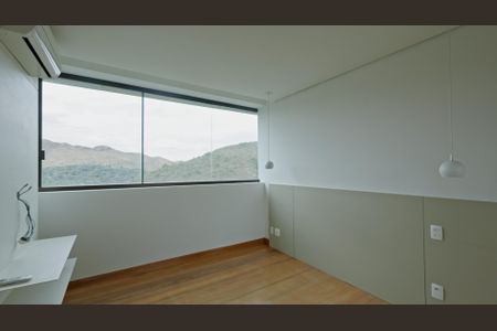 Casa de condomínio à venda com 380m², 4 quartos e 4 vagas Casa de condomínio à venda com 380m², 4 quartos e 4 vagasSuíte 3