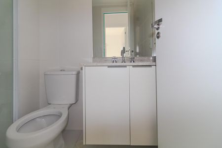 Apartamento para alugar com 64m², 2 quartos e 1 vaga Apartamento para alugar com 64m², 2 quartos e 1 vagaBanheiro social