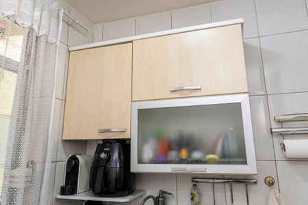 Casa à venda com 90m², 2 quartos e 2 vagasCozinha - Armários