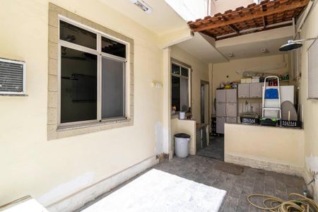 Casa à venda com 90m², 2 quartos e 2 vagasVaranda