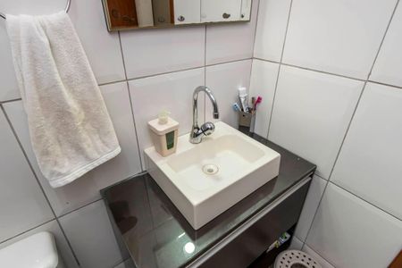 Casa à venda com 90m², 2 quartos e 2 vagasBanheiro Social