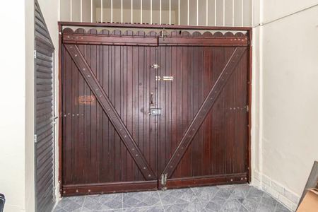 Casa à venda com 90m², 2 quartos e 2 vagasVaranda - Portão de acesso