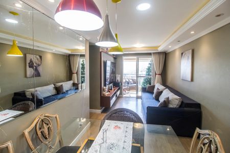 Sala  de apartamento à venda com 3 quartos, 76m² em Jardim Tupanci, Barueri
