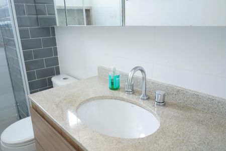 Apartamento à venda com 76m², 2 quartos e 2 vagasBanheiro da Suíte