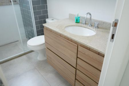 Apartamento à venda com 76m², 2 quartos e 2 vagasBanheiro da Suíte