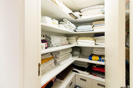 Apartamento para alugar com 244m², 4 quartos e 4 vagasCorredor - detalhe