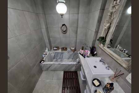 Apartamento à venda com 74m², 2 quartos e sem vaga Apartamento à venda com 74m², 2 quartos e sem vagaBanheiro