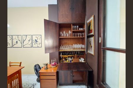 Apartamento à venda com 74m², 2 quartos e sem vaga Apartamento à venda com 74m², 2 quartos e sem vagaArmário sala