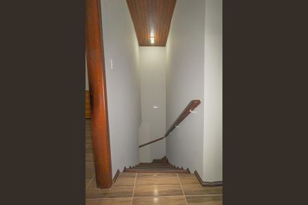 Casa à venda com 320m², 3 quartos e 1 vaga Casa à venda com 320m², 3 quartos e 1 vagaEscada