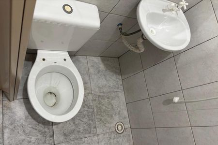 Banheiro de casa para alugar com 1 quarto, 15m² em Ferrazópolis, São Bernardo do Campo