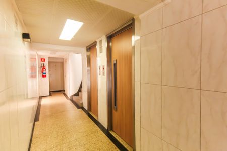 Apartamento à venda com 90m², 2 quartos e sem vaga Apartamento à venda com 90m², 2 quartos e sem vagaHall