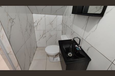 Casa para alugar com 65m², 2 quartos e 1 vaga Casa para alugar com 65m², 2 quartos e 1 vagaBanheiro Social