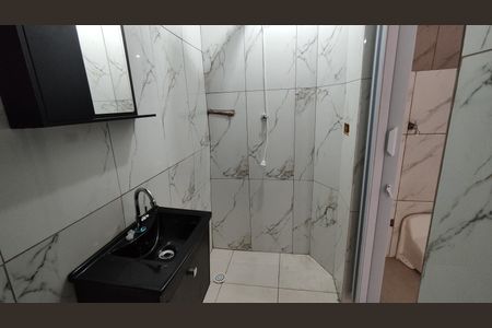 Casa para alugar com 65m², 2 quartos e 1 vaga Casa para alugar com 65m², 2 quartos e 1 vagaBanheiro Social