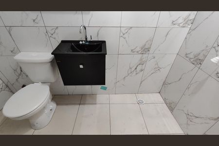 Casa para alugar com 65m², 2 quartos e 1 vaga Casa para alugar com 65m², 2 quartos e 1 vagaBanheiro Social