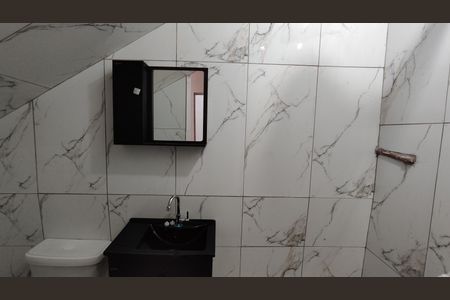 Casa para alugar com 65m², 2 quartos e 1 vaga Casa para alugar com 65m², 2 quartos e 1 vagaBanheiro Social