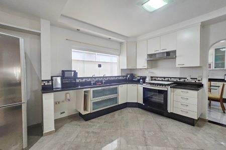 Casa de condomínio para alugar com 1000m², 5 quartos e 6 vagasCozinha