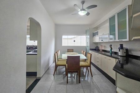 Casa de condomínio para alugar com 1000m², 5 quartos e 6 vagasCozinha