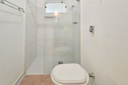 Casa de condomínio para alugar com 1000m², 5 quartos e 6 vagasBanheiro da Suíte 4