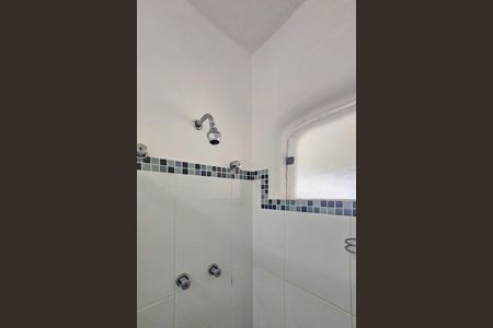 Casa de condomínio para alugar com 1000m², 5 quartos e 6 vagasBanheiro da Suíte 2